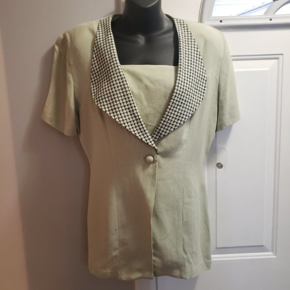 NWOT! Jolibel Suit - Blazer  &  Skirt Size 8 (T 21)